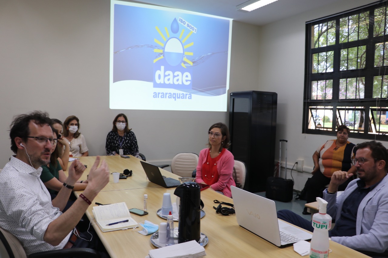 Daae recebe a visita do diretor de inovação da empresa Wavin
