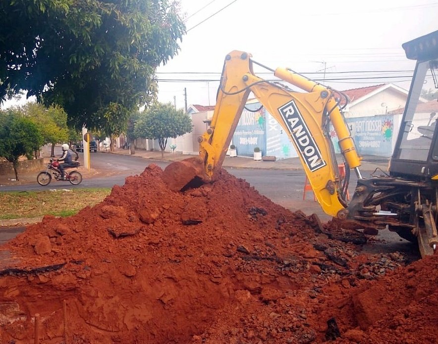 Daae: Serviço de ligação de água e esgoto na Vila Sedenho (25/05)