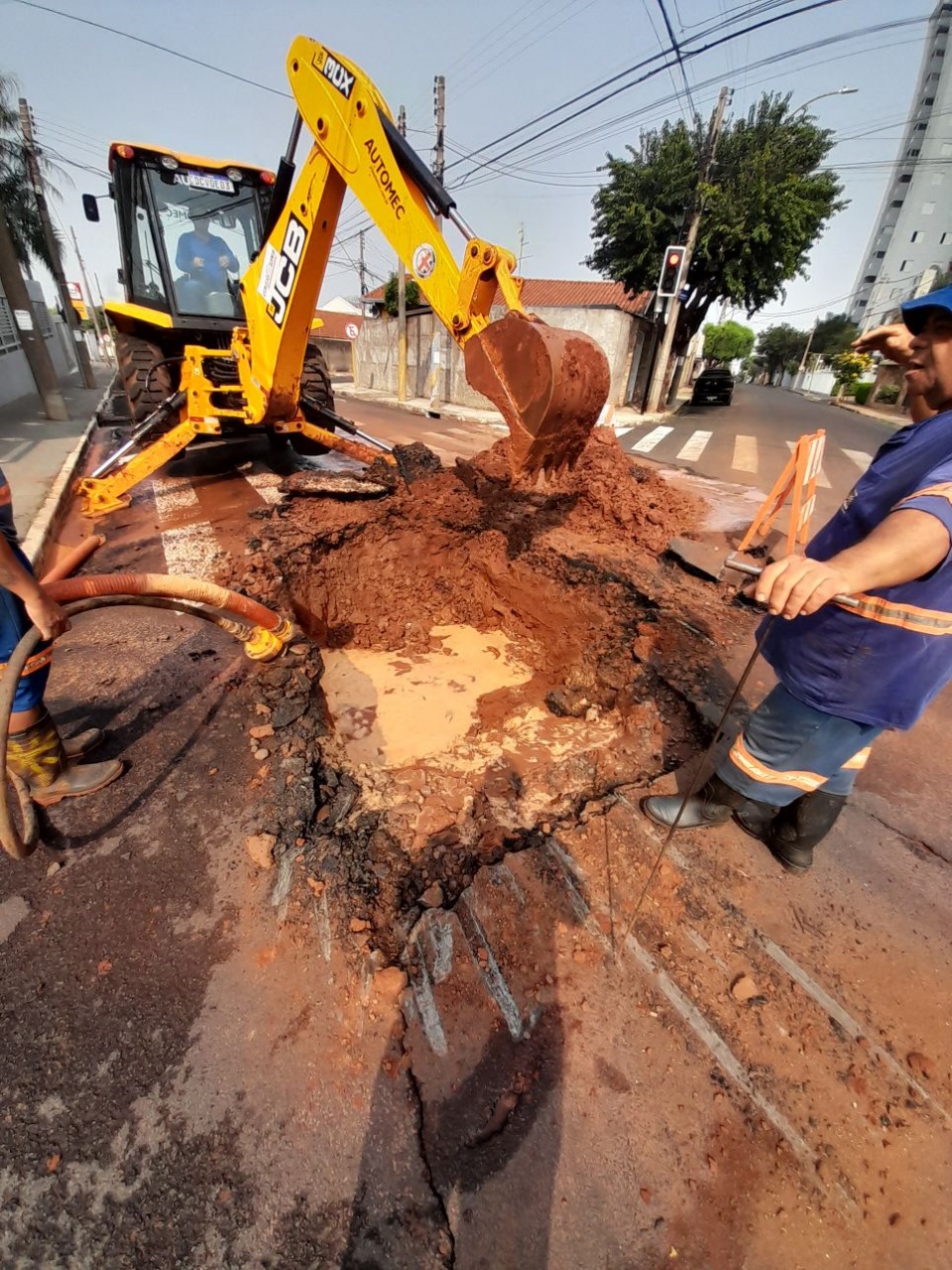 Leia mais sobre o artigo REPARO NA REDE DE ÁGUA NA VILA XAVIER (09/09)