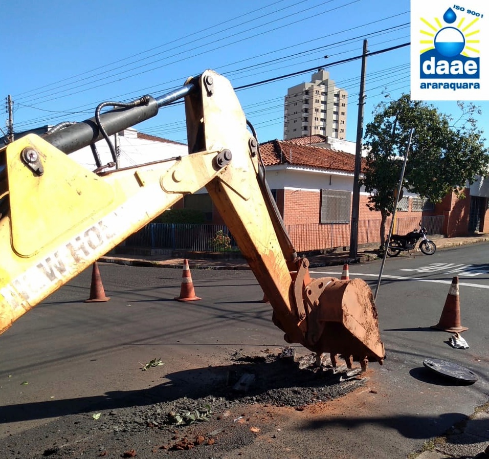 Serviço emergencial no Jardim Regina