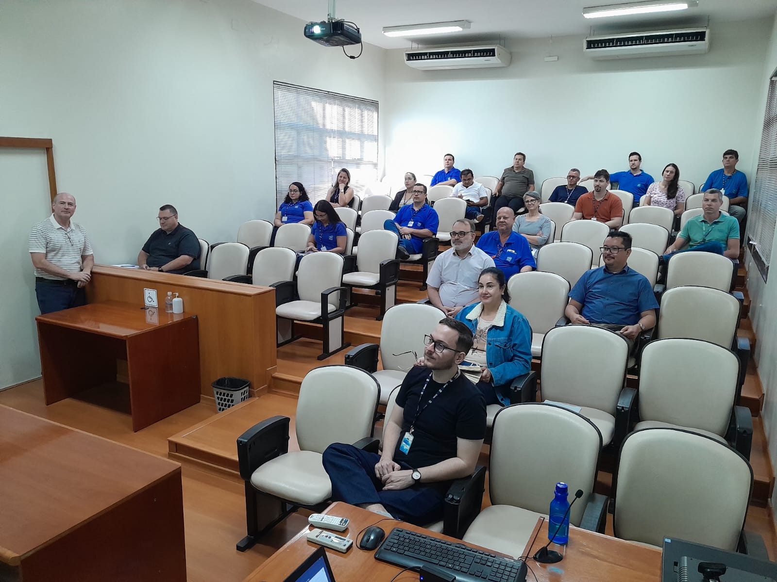 CONSULTOR PREPARA SERVIDORES PARA REVISÃO DO SISTEMA DE GESTÃO INTEGRADA (SGI)