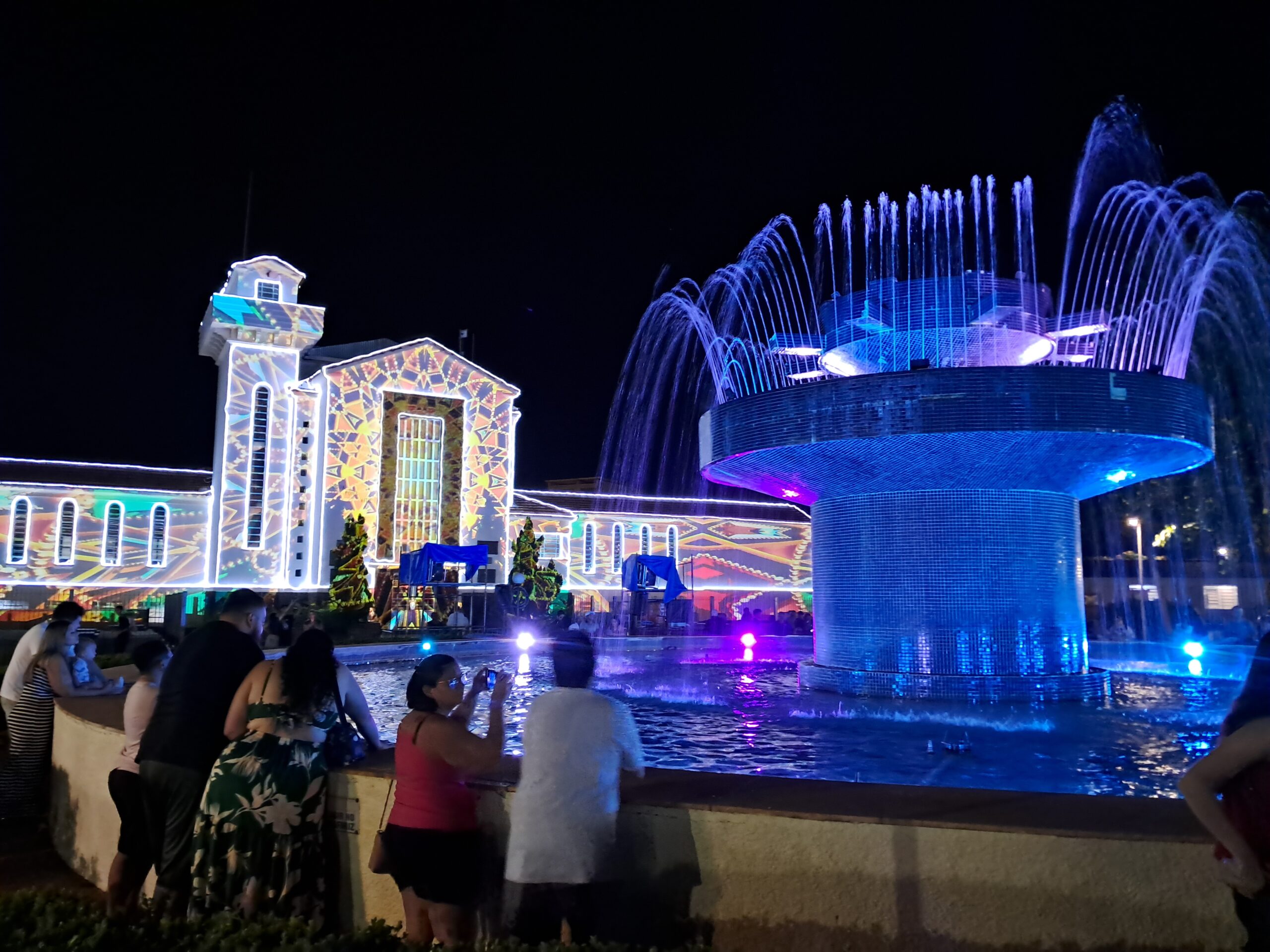 VÍDEO: VEJA MELHORES MOMENTOS DA ABERTURA DO NATAL ILUMINADO DO DAAE