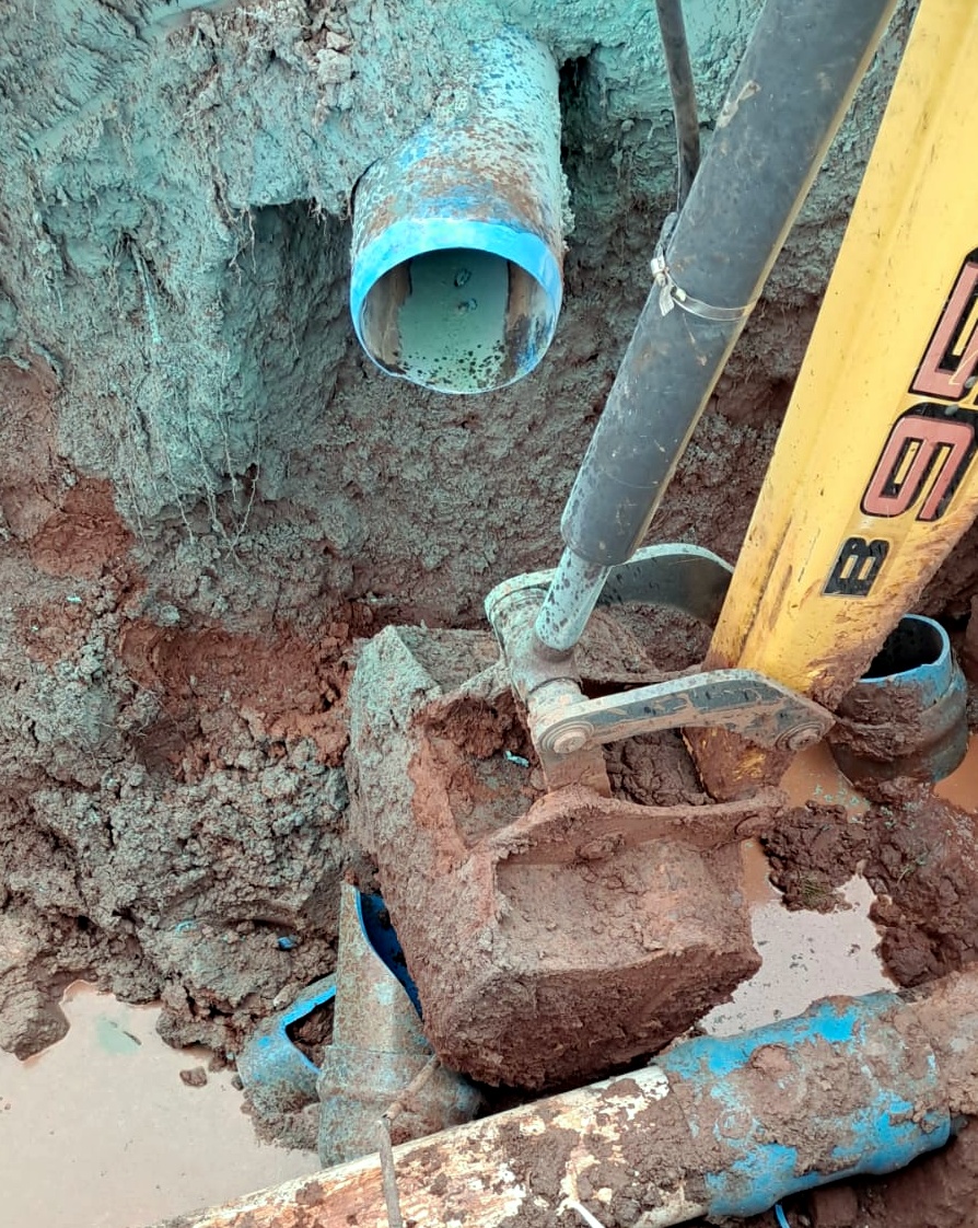 SERVIÇO EMERGENCIAL NO RESERVATÓRIO DA VILA XAVIER (08/12)