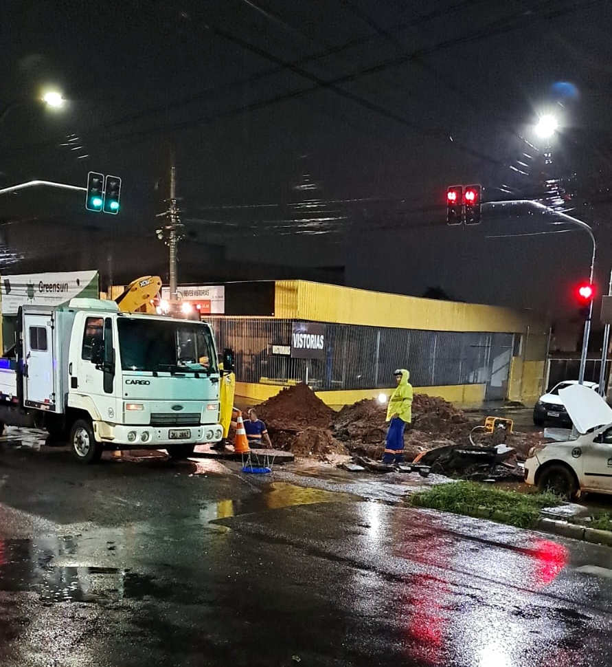 SERVIÇO EMERGENCIAL NA ALAMEDA PAULISTA (09/12)