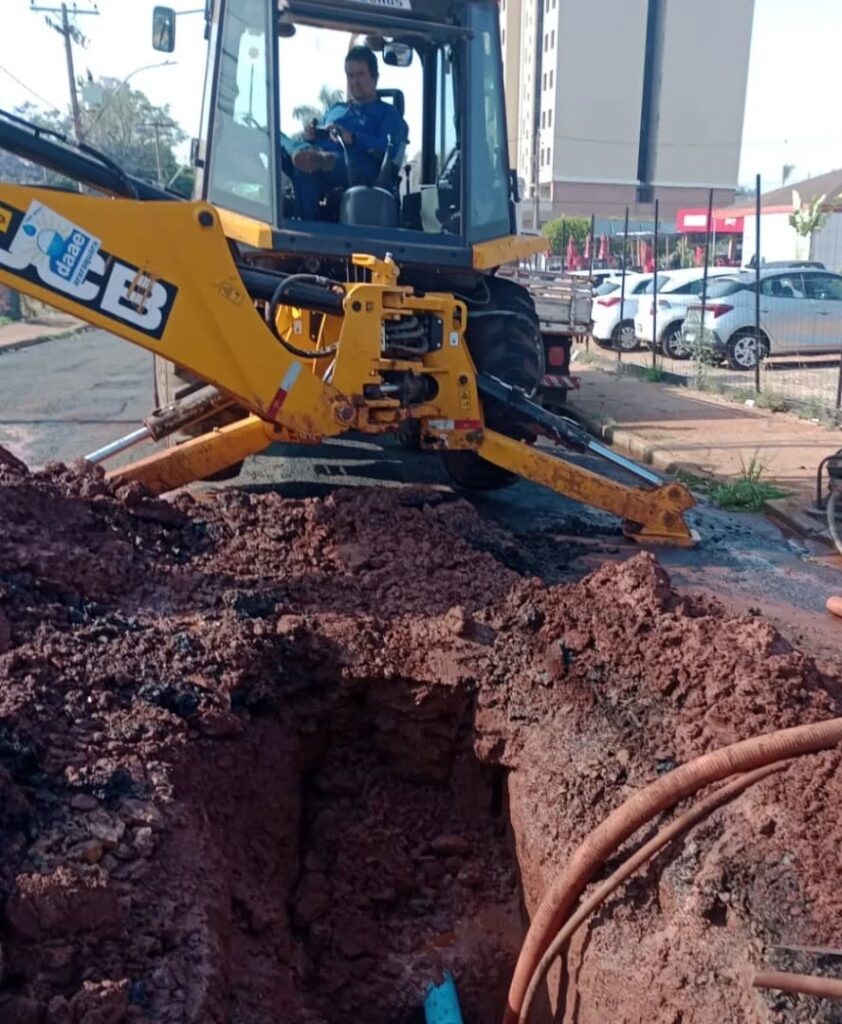 SERVIÇO EMERGENCIAL NO RESIDENCIAL ALAMEDAS 2 (09/01)