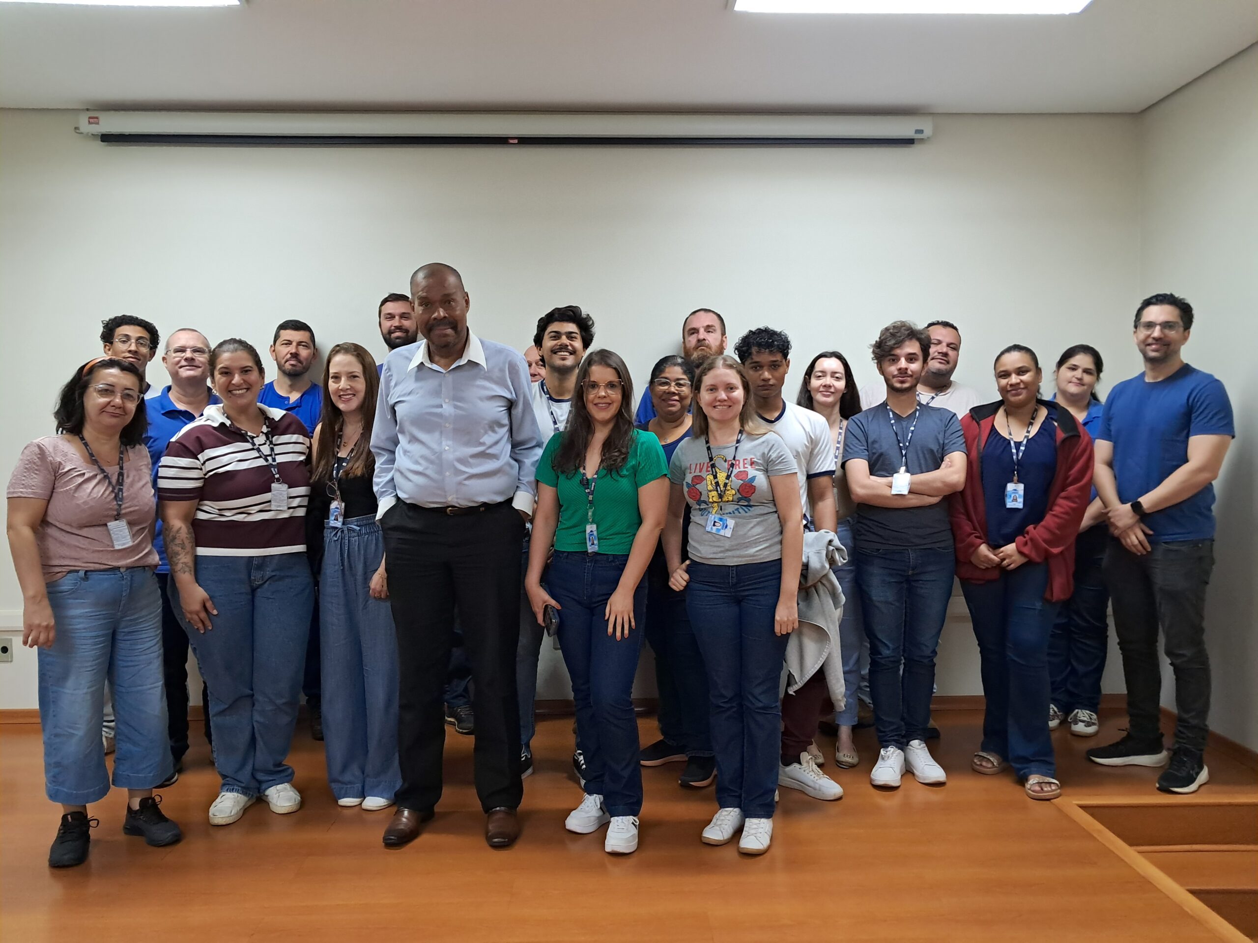 PALESTRANTE FALA NO DAAE SOBRE SUA TRAJETÓRIA DE DEPENDÊNCIA QUÍMICA E SEU TRABALHO EM CASAS DE ACOLHIMENTO