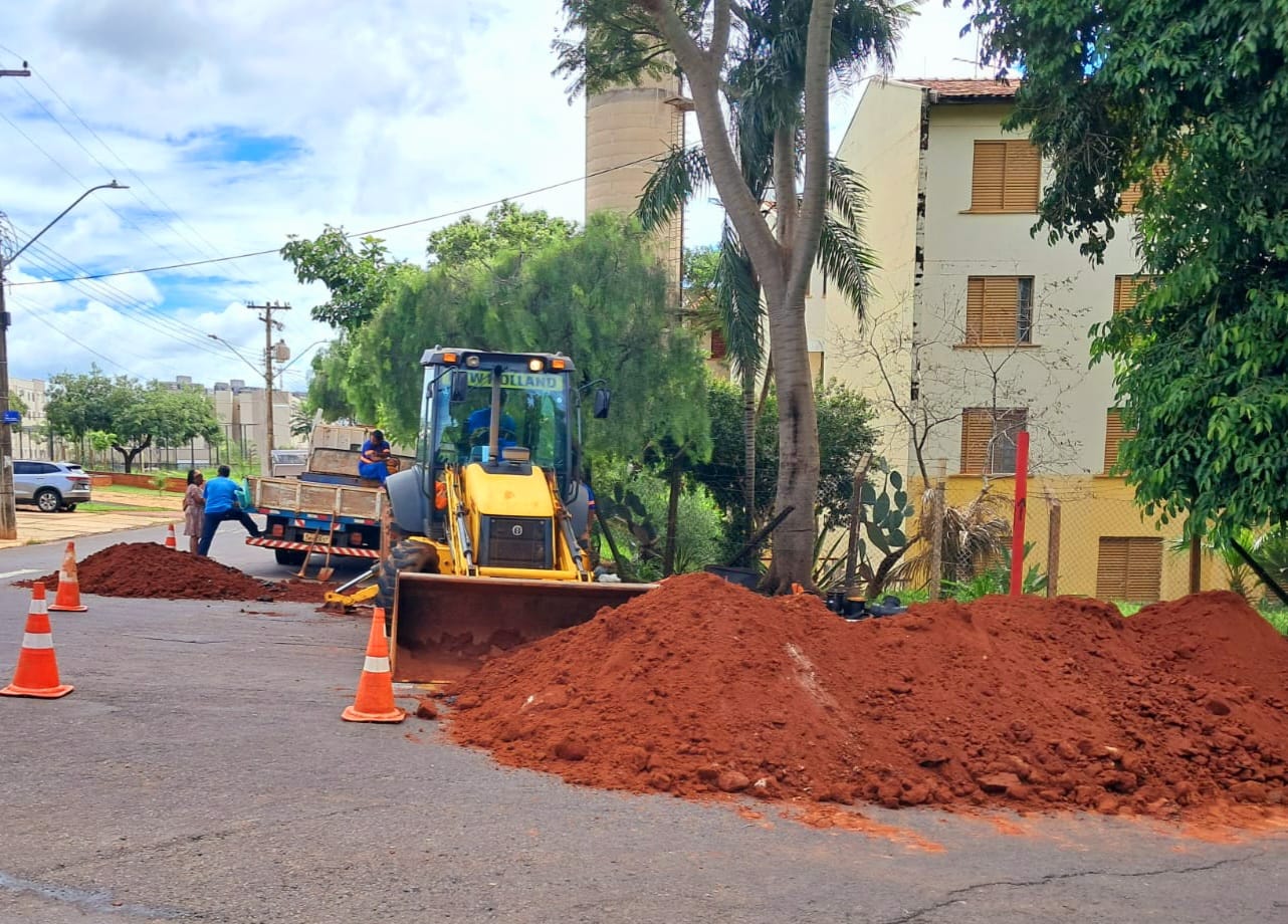 SERVIÇO EMERGENCIAL NO RESIDENCIAL PARAÍSO (12/02)