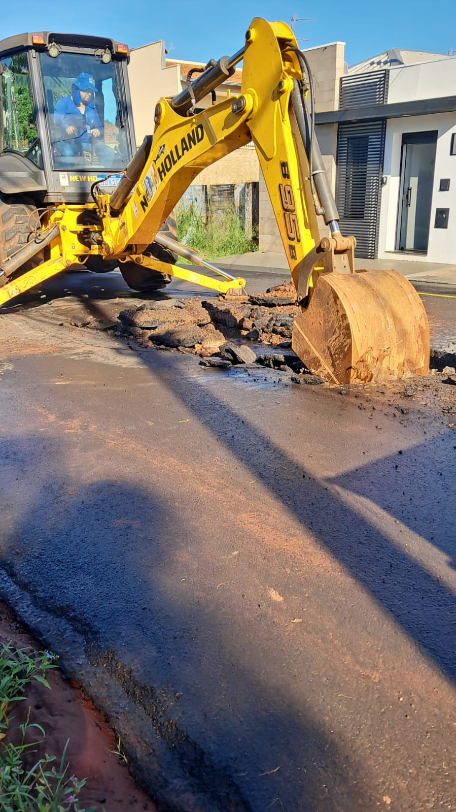 SERVIÇO EMERGENCIAL NA AVENIDA 15 DE NOVEMBRO (20/02)