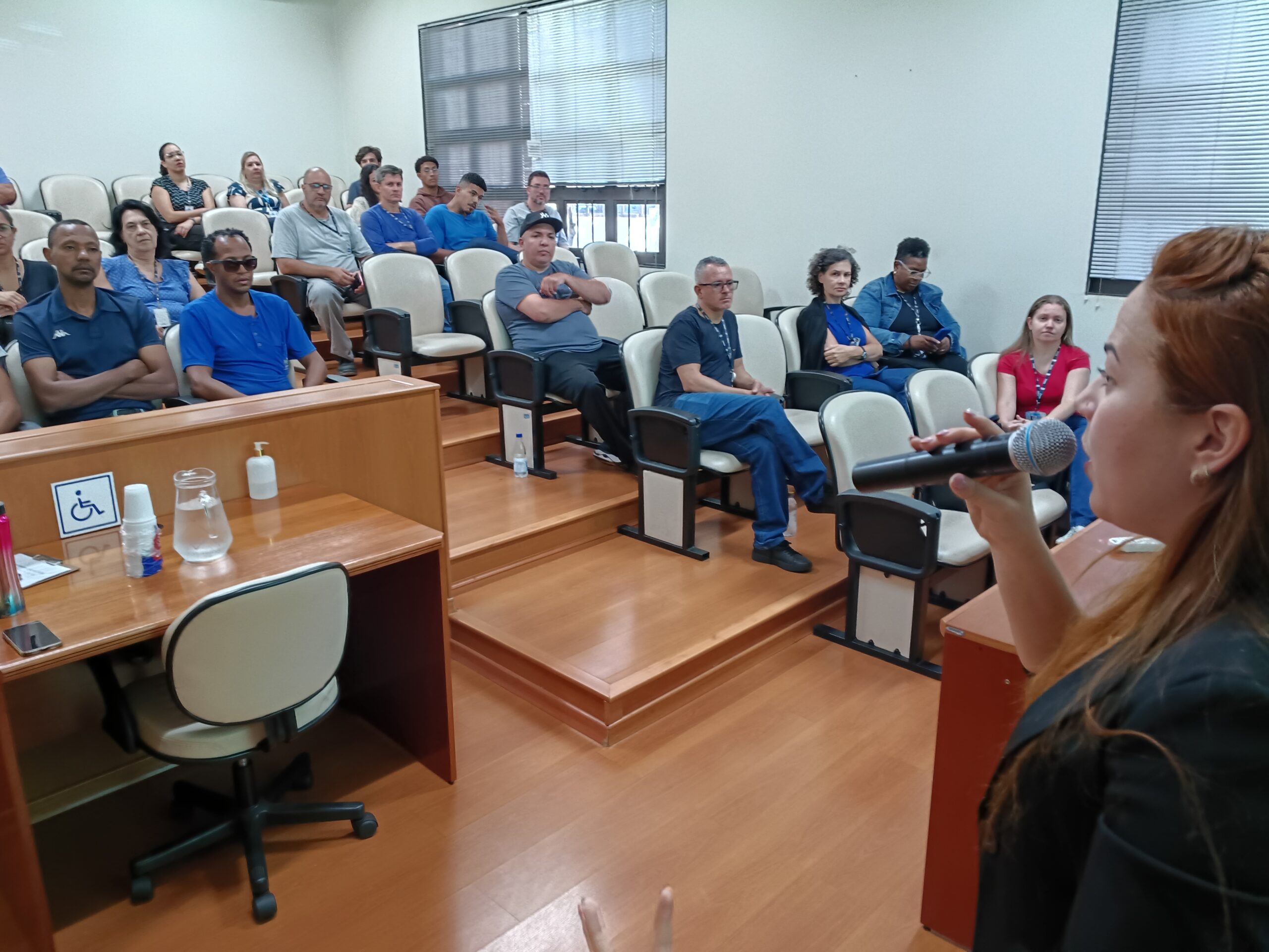 SERVIDORES PARTICIPAM DE PALESTRA SOBRE SAÚDE MENTAL E PREVENÇÃO AO ASSÉDIO