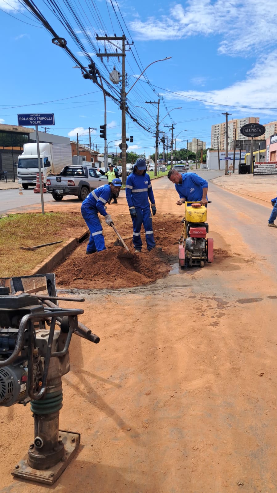 SERVIÇO DE RECOMPOSIÇÃO ASFÁLTICA NA ALAMEDA PAULISTA (02/04)
