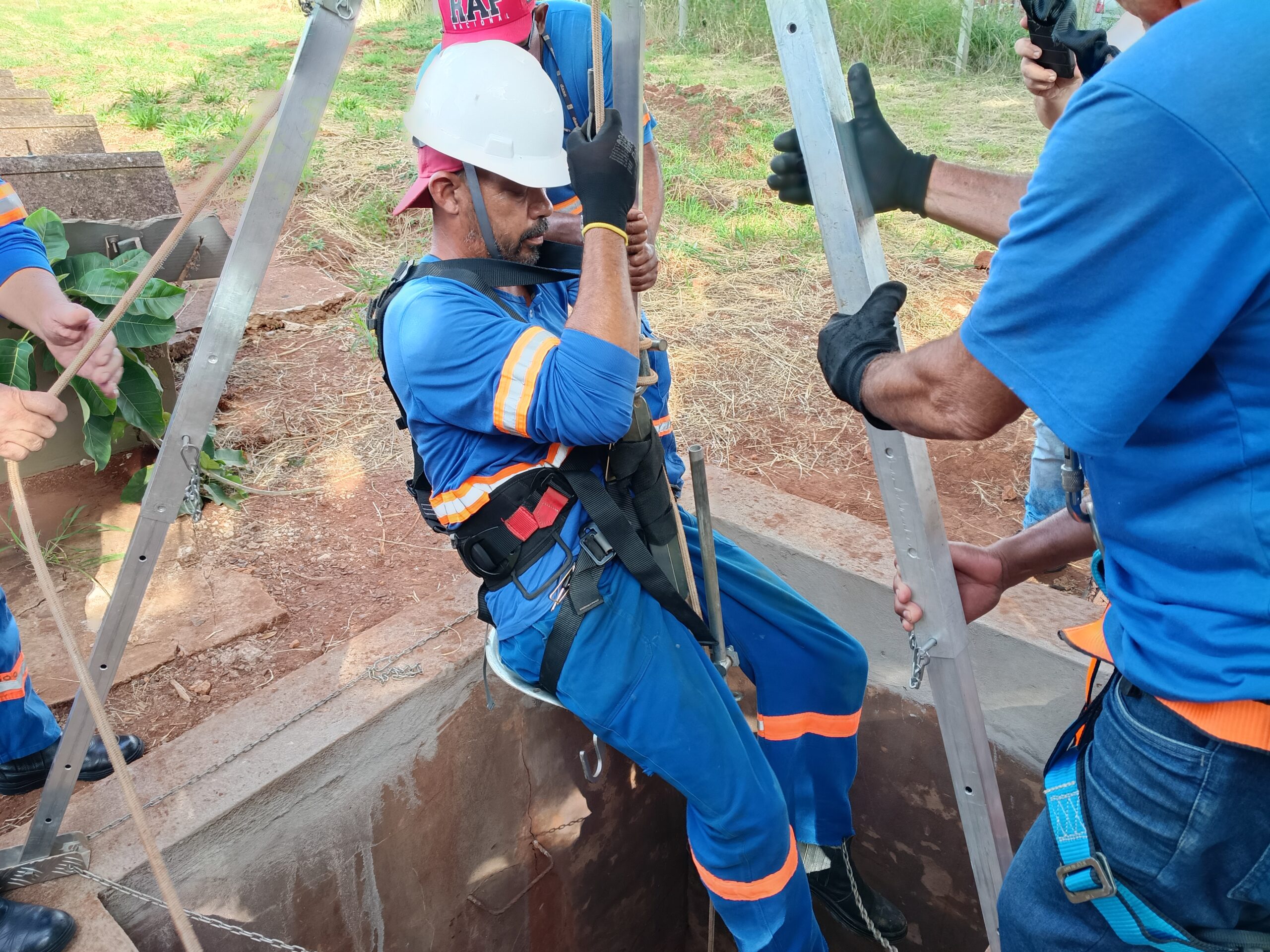 SERVIDORES DO DAAE RECEBEM TREINAMENTO DE RECICLAGEM EM SEGURANÇA DO TRABALHO