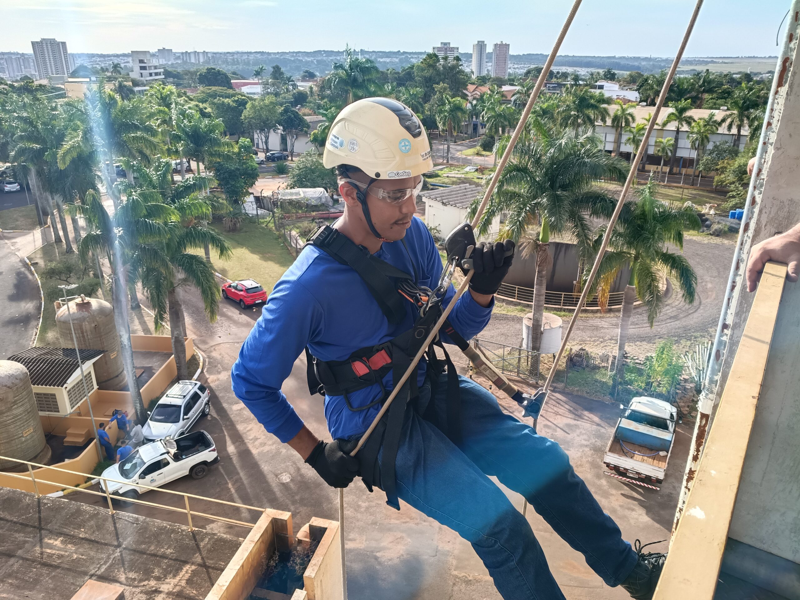 SEGURANÇA DO TRABALHO: SERVIDORES DO DAAE RECEBEM TREINAMENTO DE FORMAÇÃO E RECICLAGEM