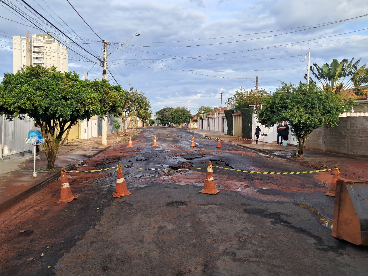 SERVIÇO EMERGENCIAL NA VILA XAVIER (21/05)