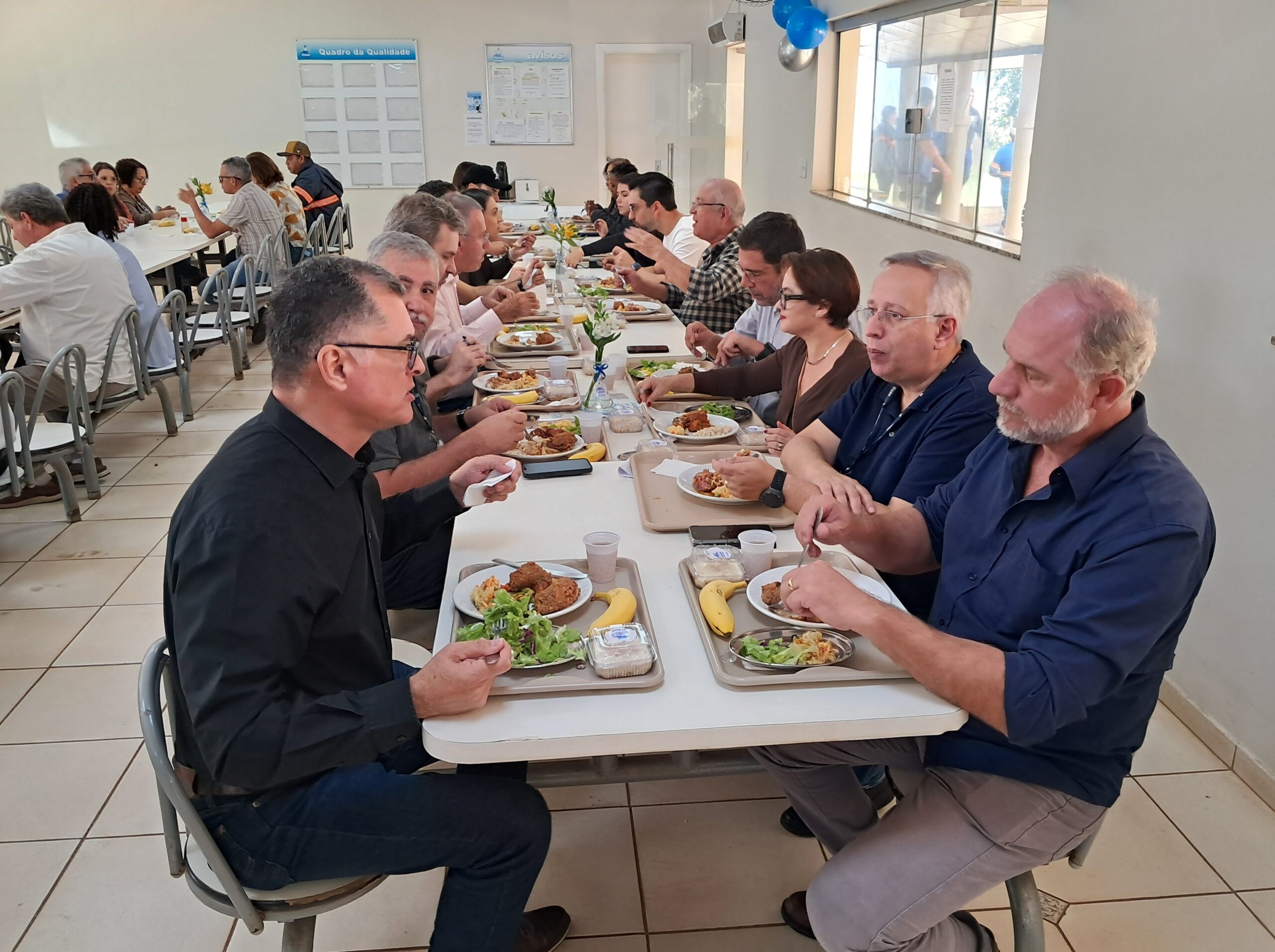 PREFEITO LAPENA PARTICIPA DE ALMOÇO DE ANIVERSÁRIO DO DAAE