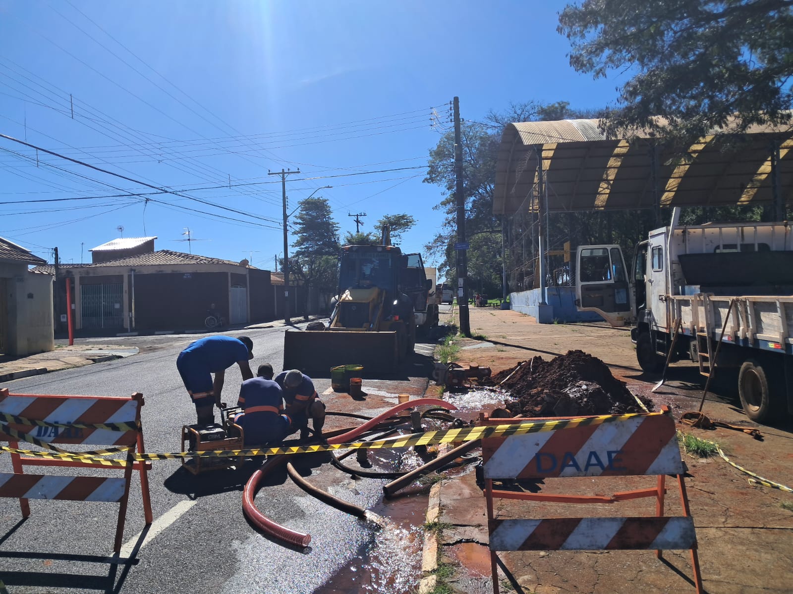 SERVIÇO EMERGENCIAL NA VILA ARACOARA (02/07)