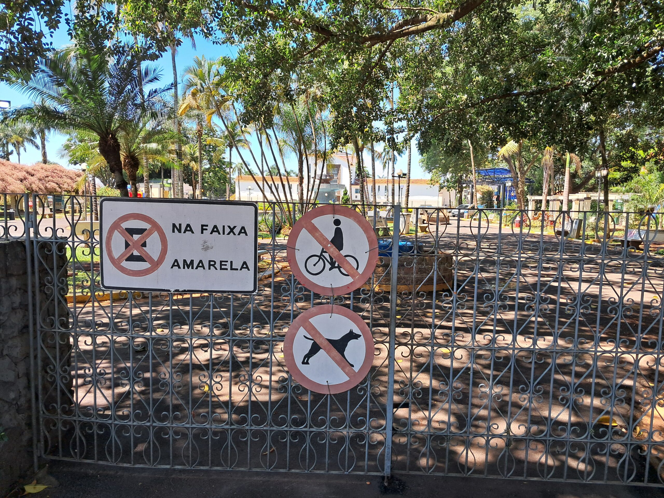 PLACAS INFORMATIVAS DA PRAÇA DO DAAE SERÃO RETIRADAS PARA MANUTENÇÃO